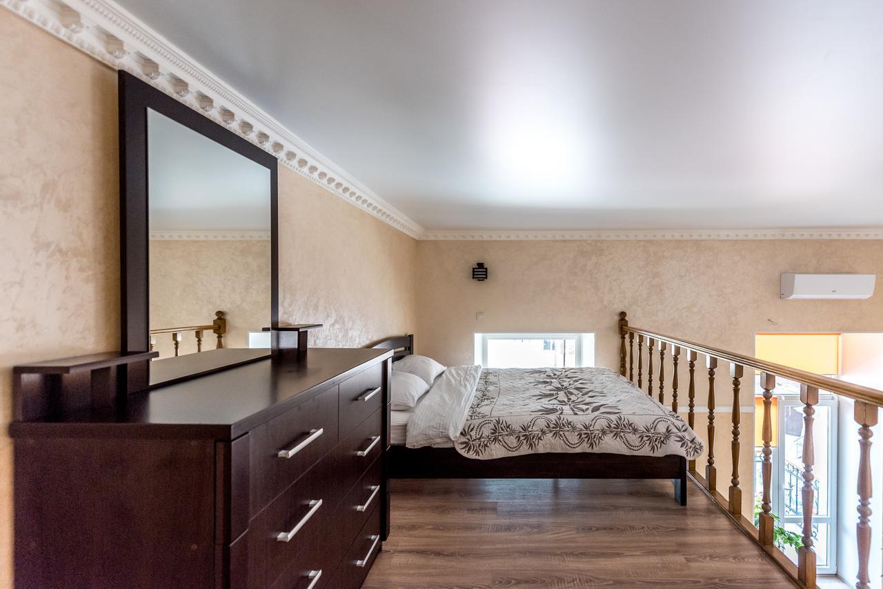 Studio Apartment In Center Of Odessa Exterior foto