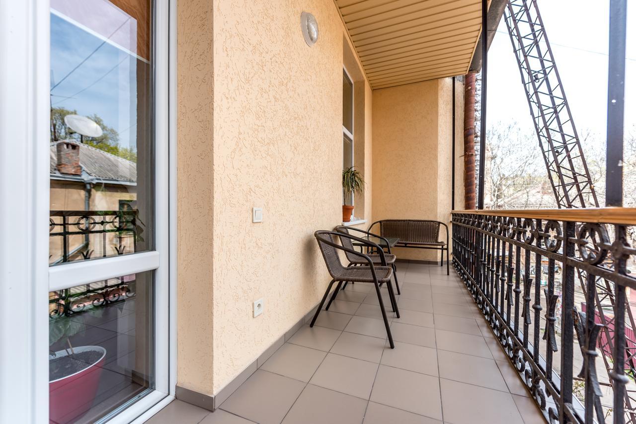 Studio Apartment In Center Of Odessa Exterior foto